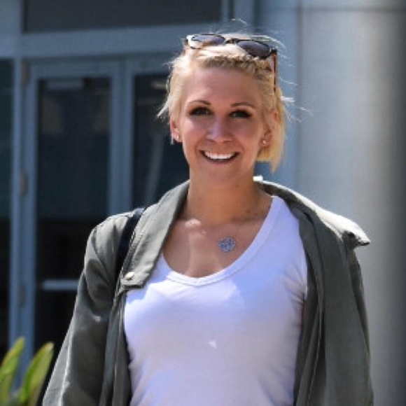 Meet your Posher, Lindsey - Picture 1 of 1